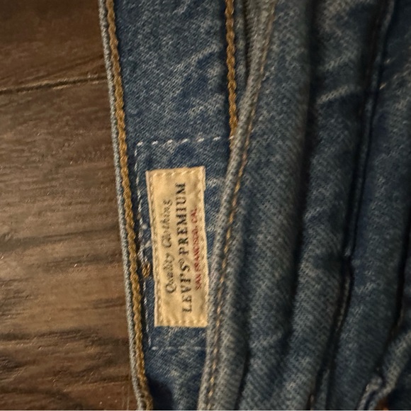Levi's Women's Straight Leg Blue Jeans - Picture 3 of 3